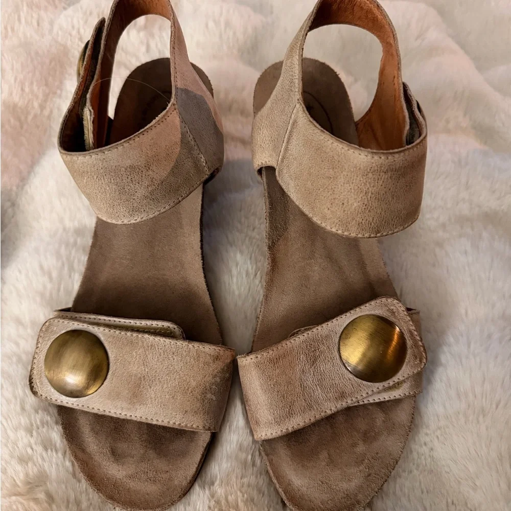 Taos Taupe Wedges with Brass Details - Picture 2 of 7